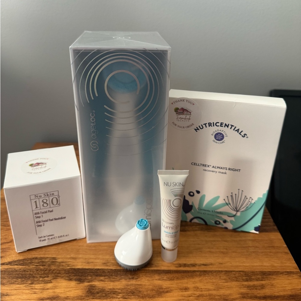 Skincare bundle! Brand new lumi spa!